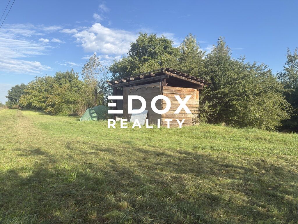 Pronájem zahrady 2 094m2, obec Záryby, Praha - východ.