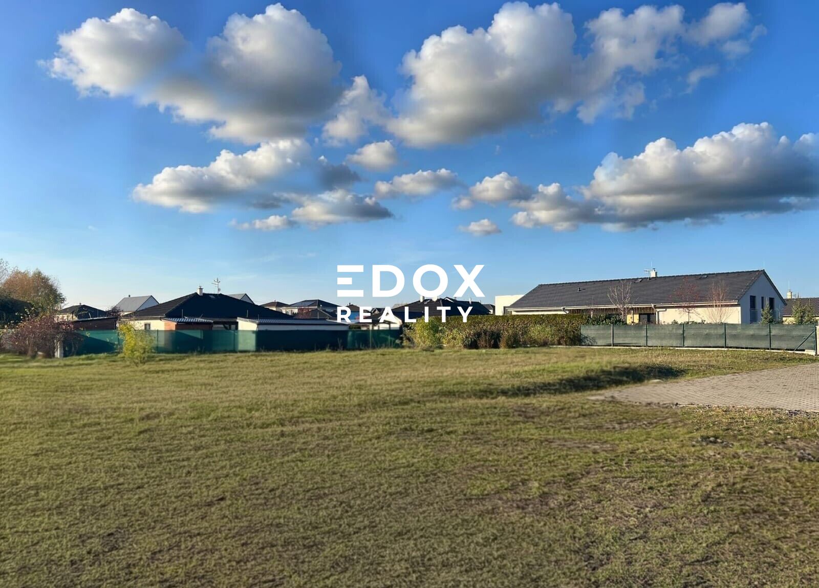 Prodej pozemku 1 038 m² v obci Předboj.