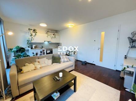 Pronájem bytu, 1+kk, 34 m²