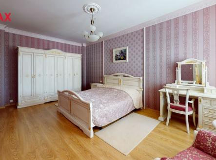 dr-davida-bechera-908-karlovy-vary-cesko-bedroom.jpg | Prodej bytu, 2+kk, 78 m²