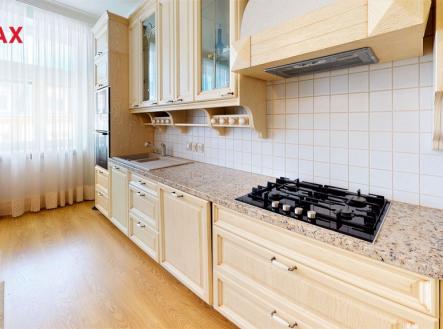 dr-davida-bechera-908-karlovy-vary-cesko-kitchen.jpg | Prodej bytu, 2+kk, 78 m²