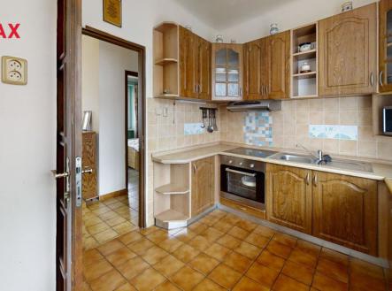 rodinny-dum-bohatice-karlovy-vary-kitchen-3.jpg | Prodej bytu, 4+1, 91 m²