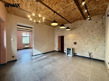Pronájem - obchodní prostor, 42 m²