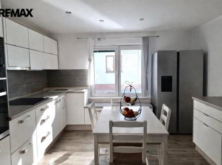 whatsapp-image-2026-04-08-at-14.46.41.jpeg | Prodej - dům/vila, 179 m²