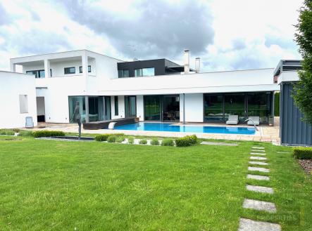 Prodej - dům/vila, 480 m²
