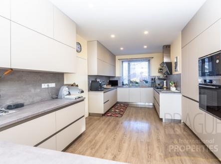 Prodej - dům/vila, 378 m²