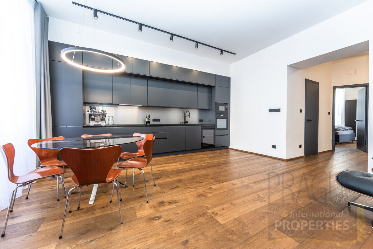Elegantní apartmán 3+kk s výhledem na synagogu, Dušní ulice
