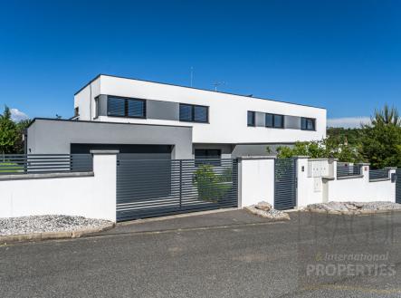 Prodej - dům/vila, 497 m²