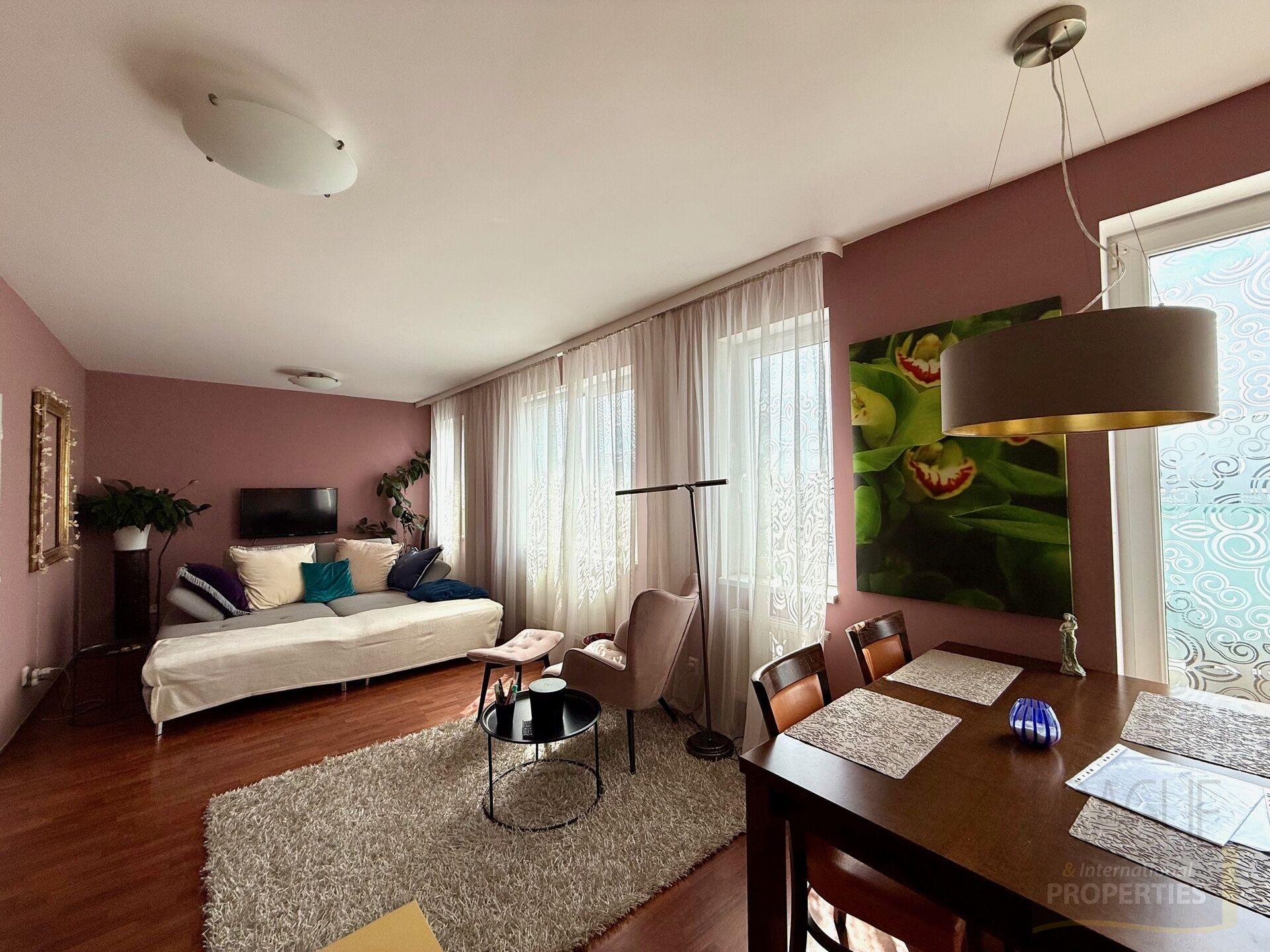 Prostorný klidný byt 3+kk ,  2 x terasa, garážové stání, Michle