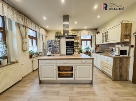 Prodej - dům/vila, 480 m²