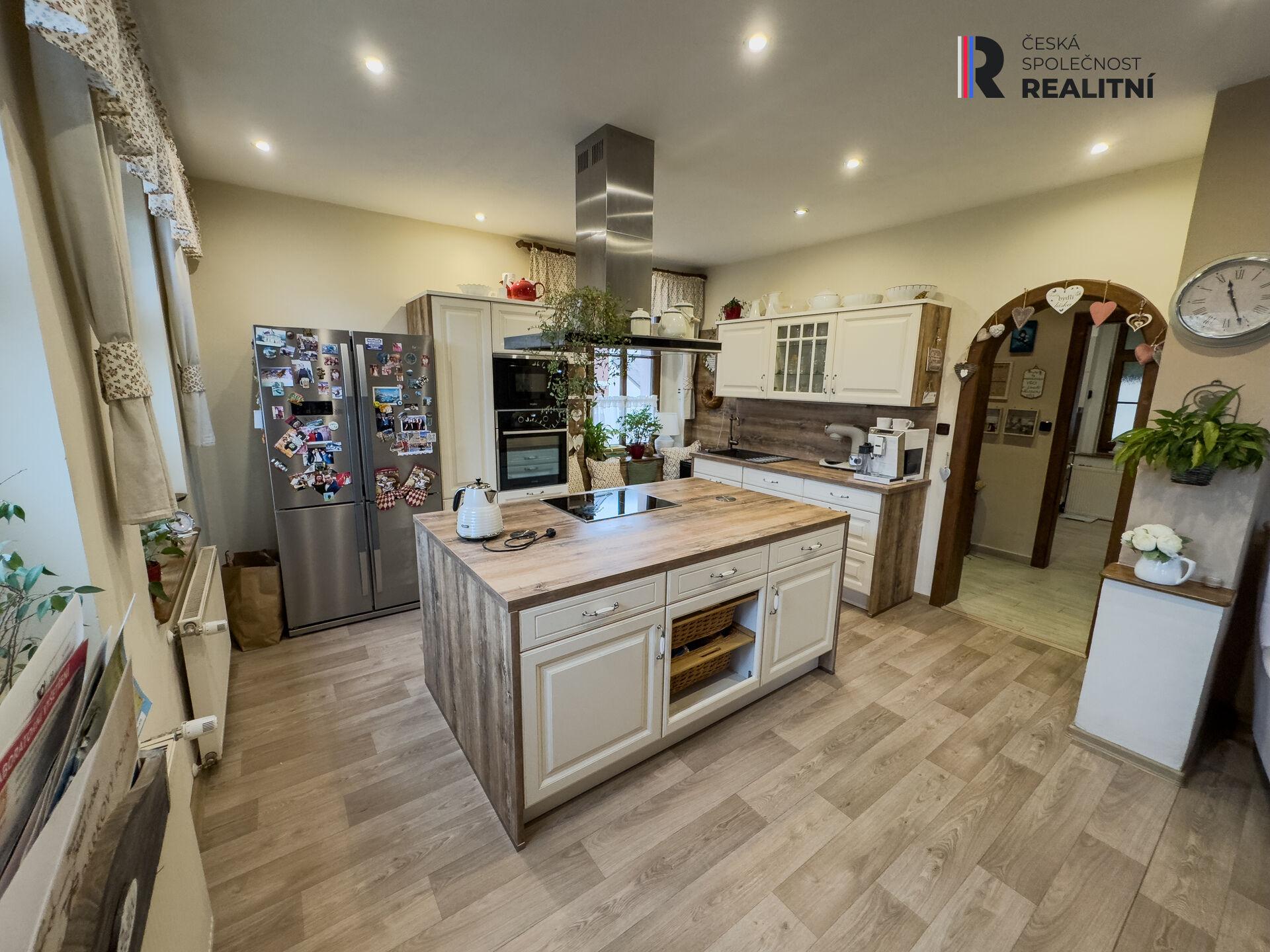 Prodej rodinného domu s ubytovacím zařízením 480 m² Kraslice