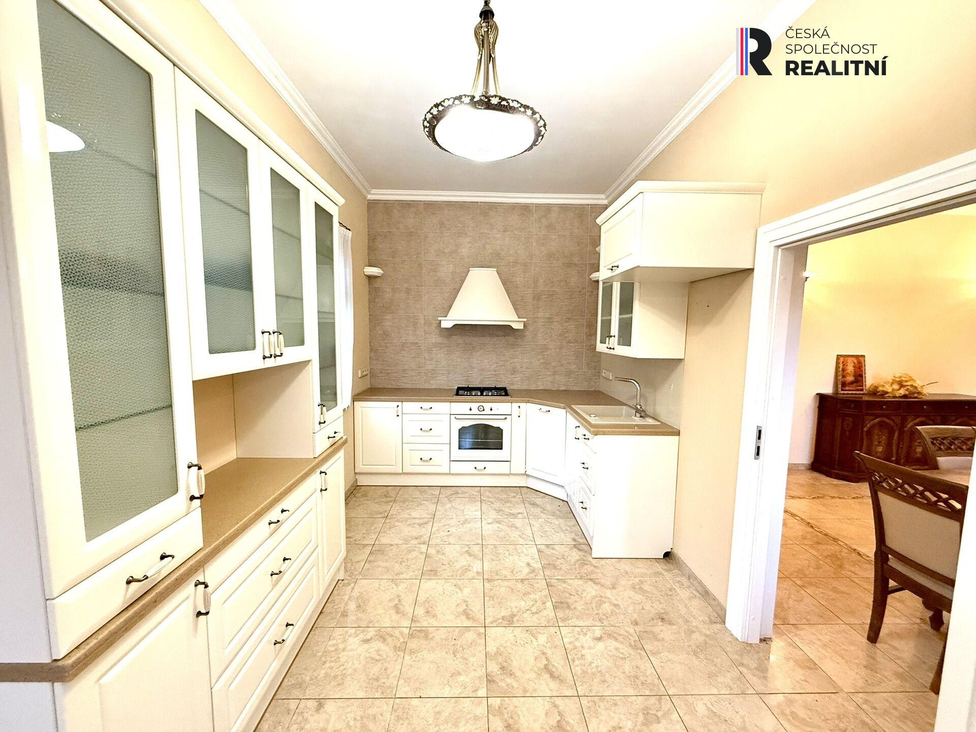 Prodej reprezentativní vily po kompletní rekonstrukci – Chodov, ul. Nejdecká