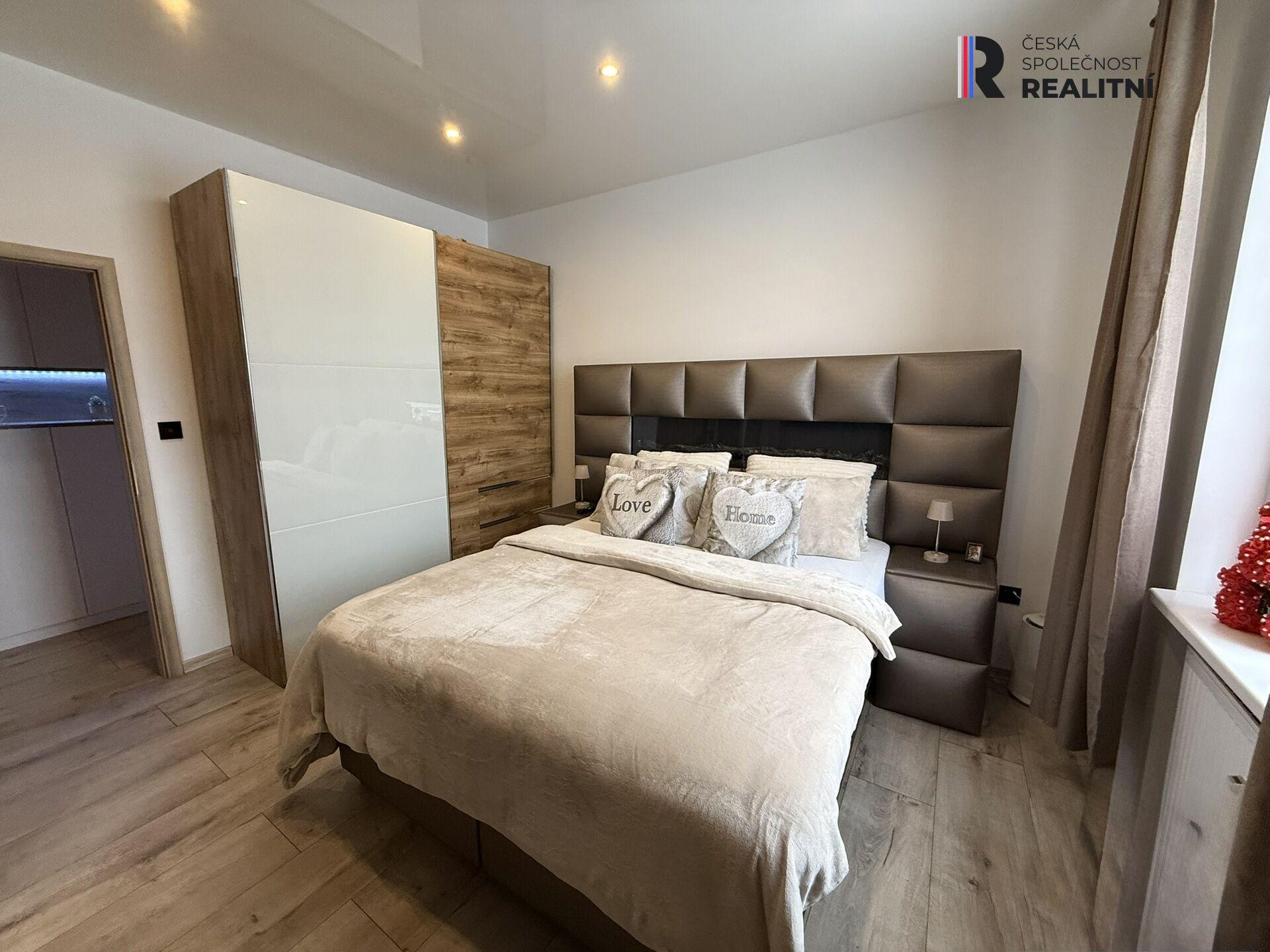 Prodej luxusního bytu 3+kk po kompletní rekonstrukci, Nové Sedlo