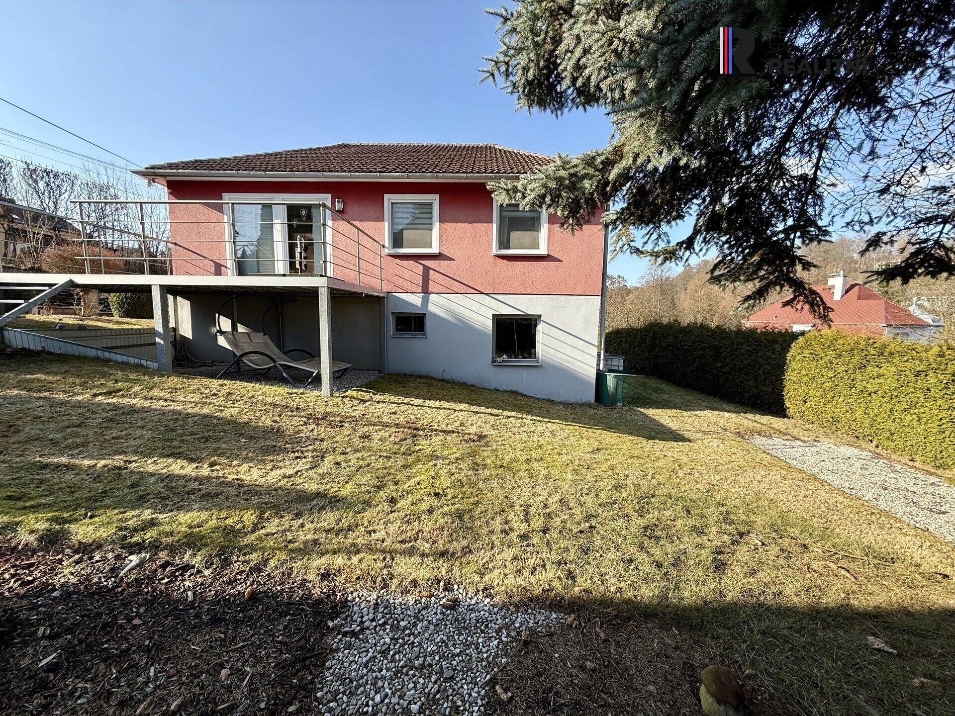 Moderně zrekonstruovaný rodinný dům 4+1 s terasou, zahradou, garáží i dílnou – Luby u Chebu