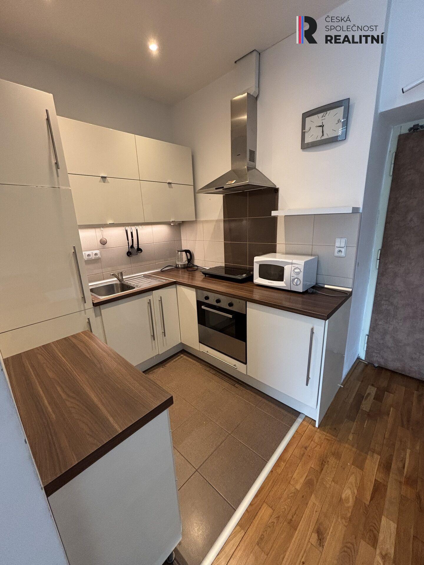 Pronájem bytu 1+kk 35m² Jaurisova, Praha - Nusle
