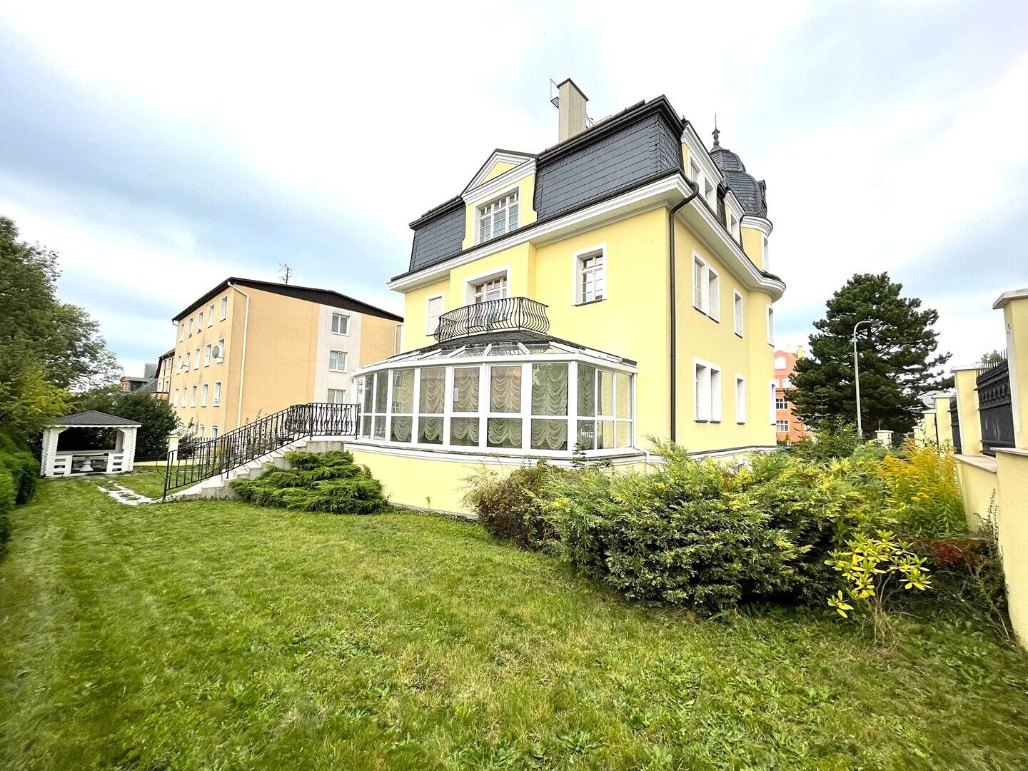 Prodej  vily 1 150 m², pozemek 1 230 m²