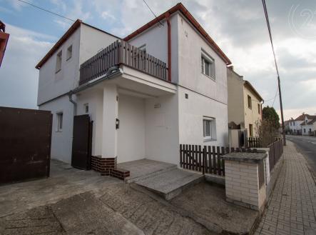 Pohled z ulice | Prodej - dům/vila, 190 m²