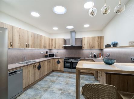 . | Prodej - nájemní dům, 715 m²