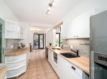 . | Prodej - dům/vila, 330 m²