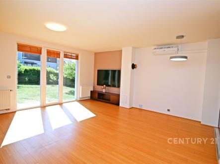 . | Pronájem - dům/vila, 143 m²