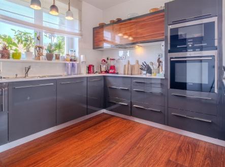 . | Prodej - dům/vila, 217 m²