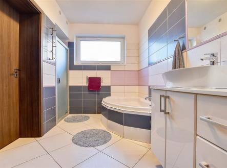 . | Prodej - dům/vila, 193 m²