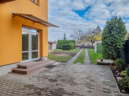 . | Prodej - nájemní dům, 306 m²