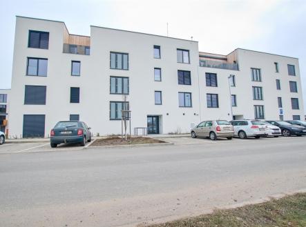 . | Pronájem bytu, 1+kk, 84 m²