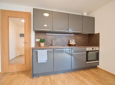 . | Pronájem bytu, 1+kk, 84 m²