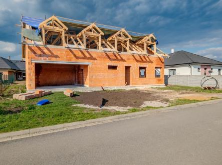 Čelní pohled na dům | Prodej - dům/vila, 355 m²