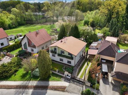 Rodinný dům s prostornou zahradou, nová střecha, klidná lokalita u lesa. | Prodej - dům/vila, 230 m²