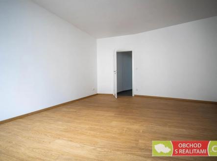 prázdná místnost s dřevěná podlaha | Pronájem bytu, 2+kk, 56 m²