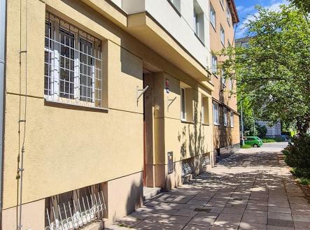 . | Pronájem bytu, 1+kk, 31 m²