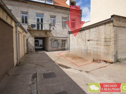 . | Pronájem - malý objekt/garáž