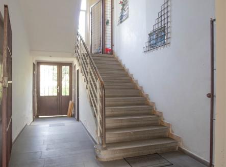 . | Prodej - nájemní dům, 300 m²