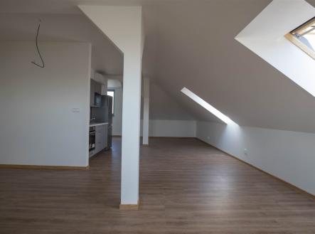 . | Pronájem bytu, garsoniéra, 63 m²