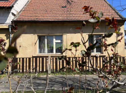 Exkluzivně Vám k prodeji nabízíme rodinný dům před rekonstrukcí se zahradou, ve Staré Boleslavi!