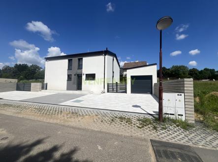 Pronájem - dům/vila, 151 m²