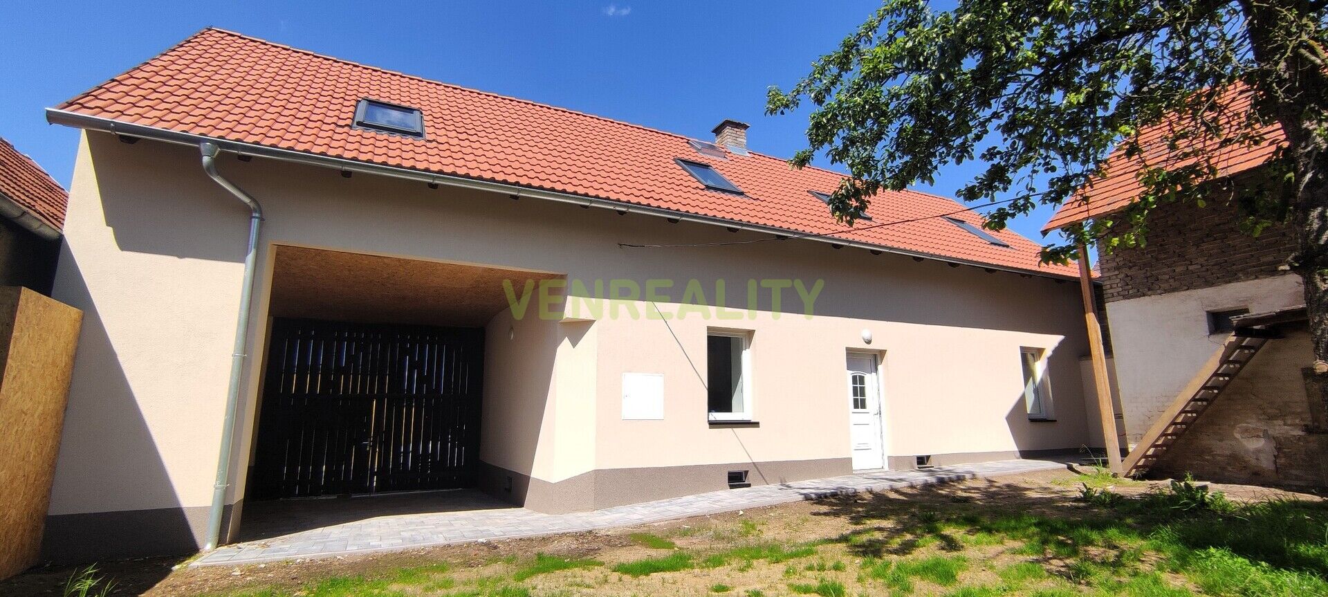 Prodej rodinného domu 4+kk, 140 m2, pozemek 411 m2, v obci Kněževes u Rakovníka, okr. Rakovník
