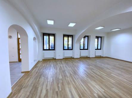 foto: 2 | Pronájem - obchodní prostor, 94 m²