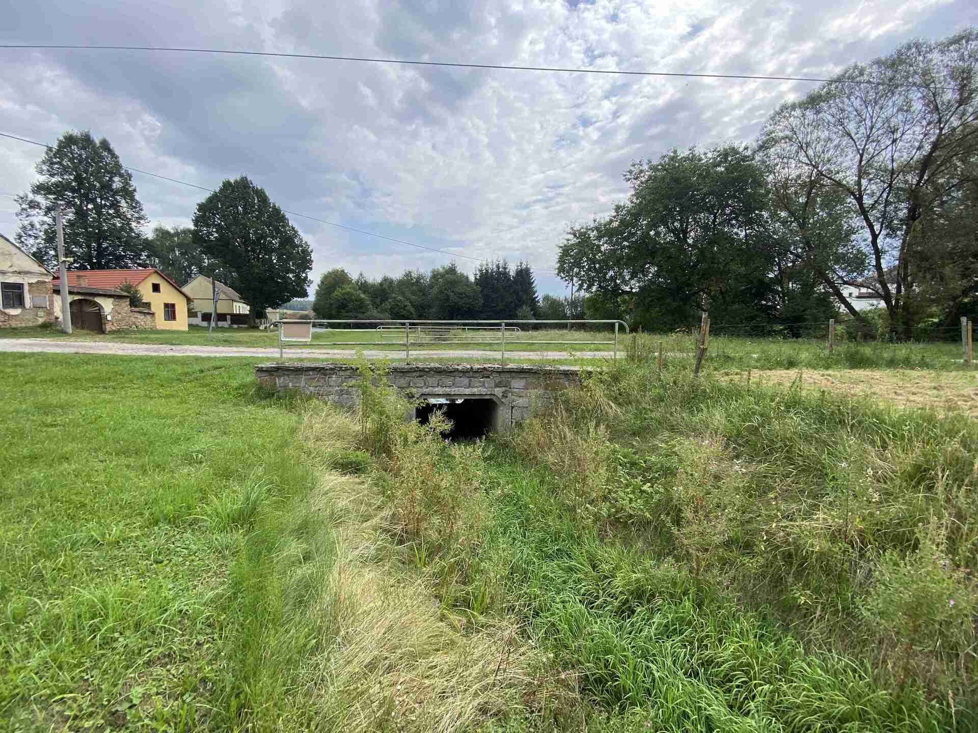 Prodej pozemků Slavětín u Slavonic