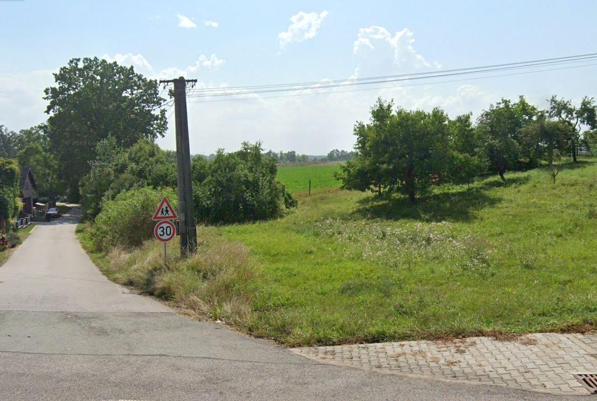 DRAŽBA  pozemků Svinišťany,  obec Dolany