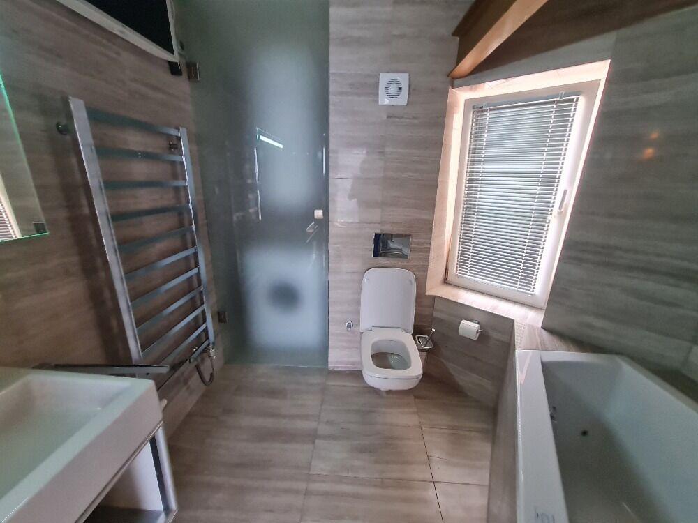 Pronajmeme krásný slunný byt v centru města o velikost 4+1