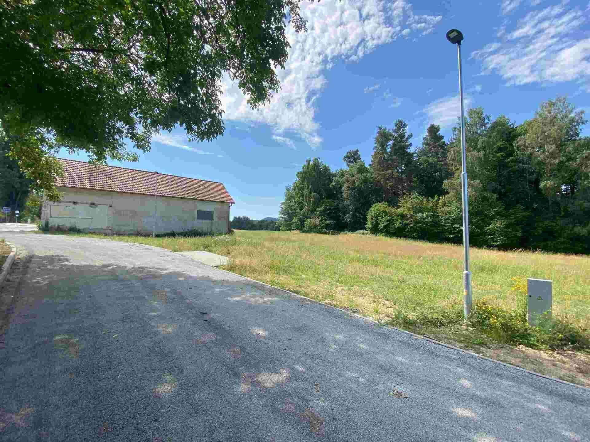 Prodej pozemku Dobrkovská Lhotka