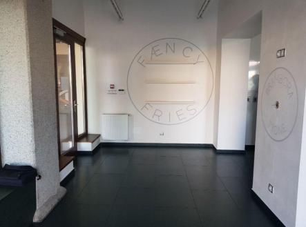 Pronájem - obchodní prostor