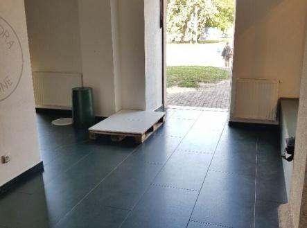 Pronájem - obchodní prostor