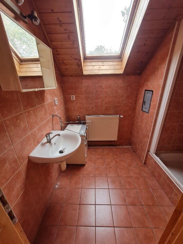 Nabízíme k pronájmu velký slunný byt o dispozici 4+kk