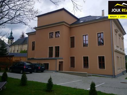 Byty-pro-Seniory-Budišov---zadní-část-domu | Pronájem bytu, 1+kk, 43 m²