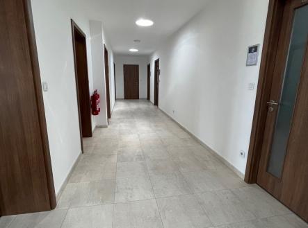 NIKOLA SUKENIKOVA  JOLKREALITY PRONAJEM KOMERCNIHO PROSTORU OPAVA PO REKONSTRUKCI | Pronájem - kanceláře, 27 m²