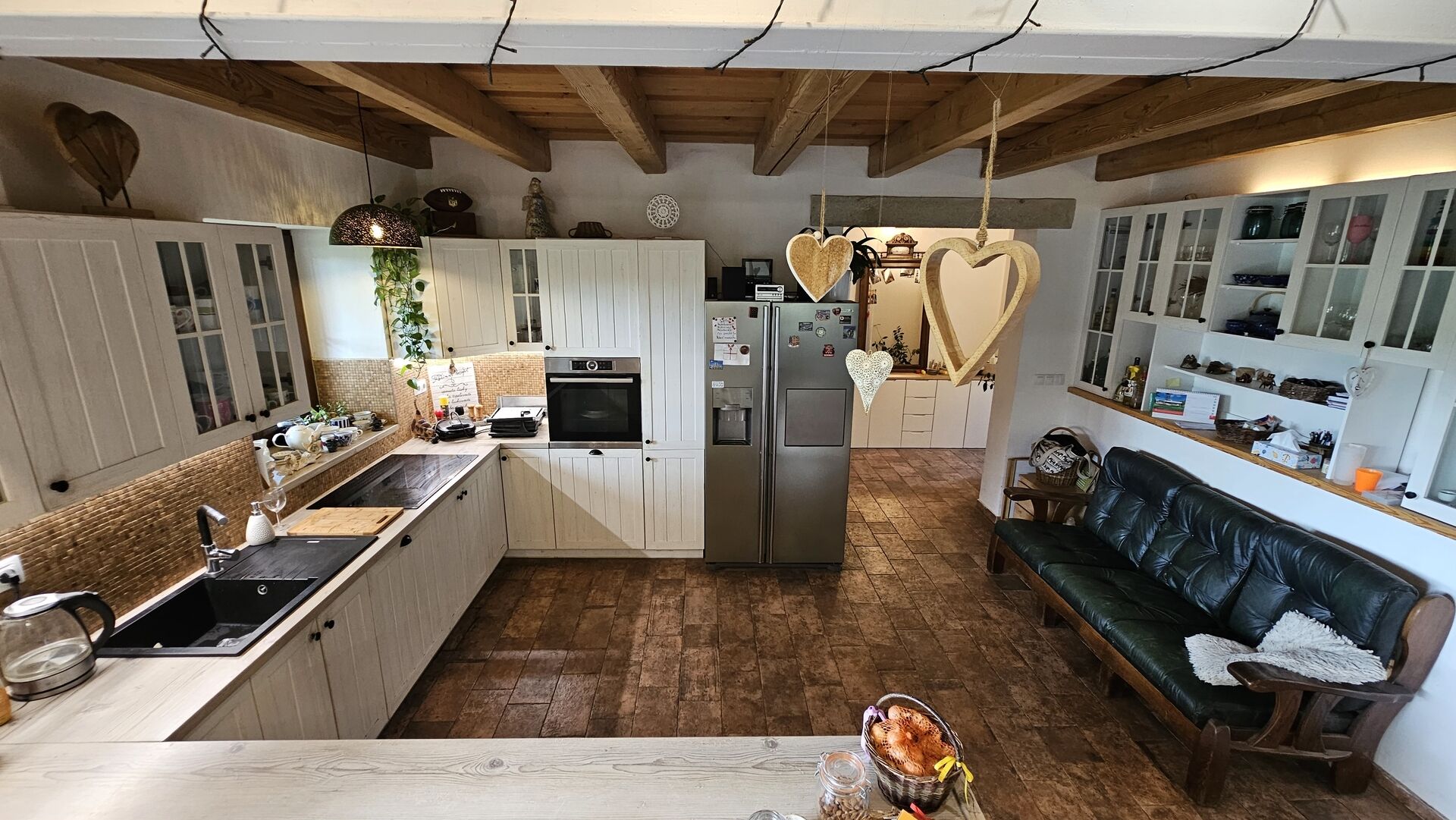 Novostavba domu 360m2 na parcele 2.800m2 Dobrá Voda u Telče, k bydlení i investici.